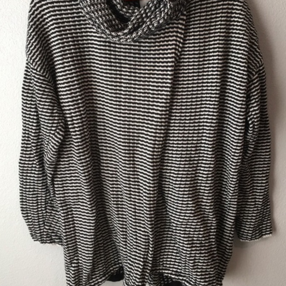 NWOTS CAbi Fergie Turtleneck Sweater Split Front - Picture 4 of 8